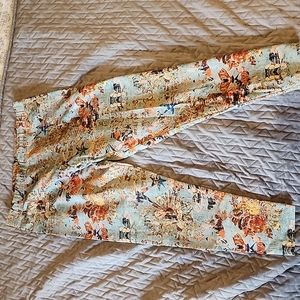Soft Surroundings L leggings with fun pattern